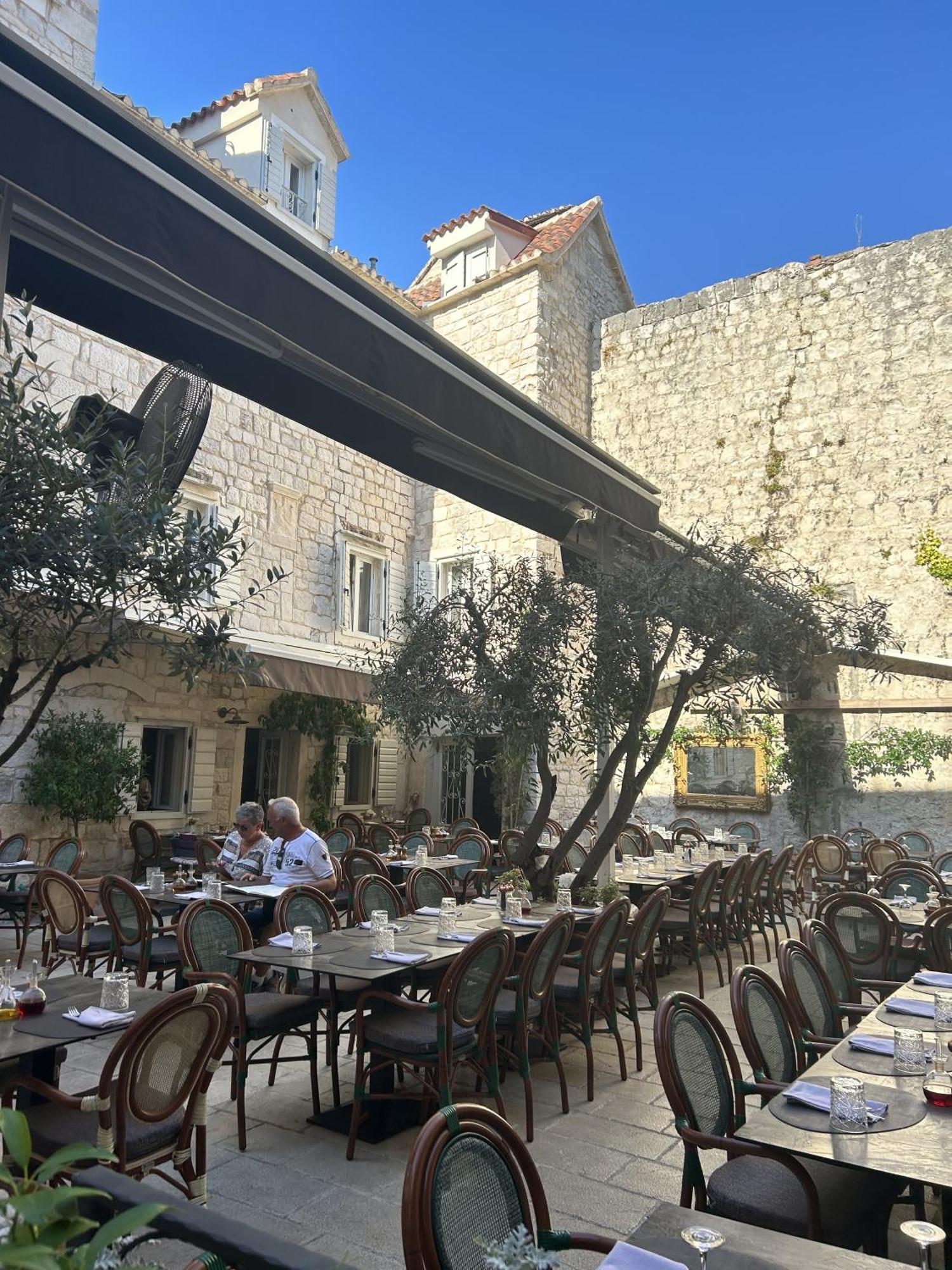 טרוגיר Apartmani Ema מראה חיצוני תמונה